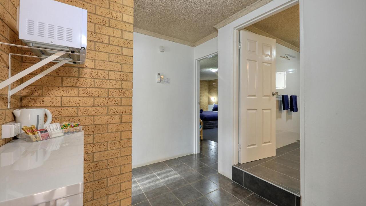 Hamilton Hume Motor Inn Yass Esterno foto