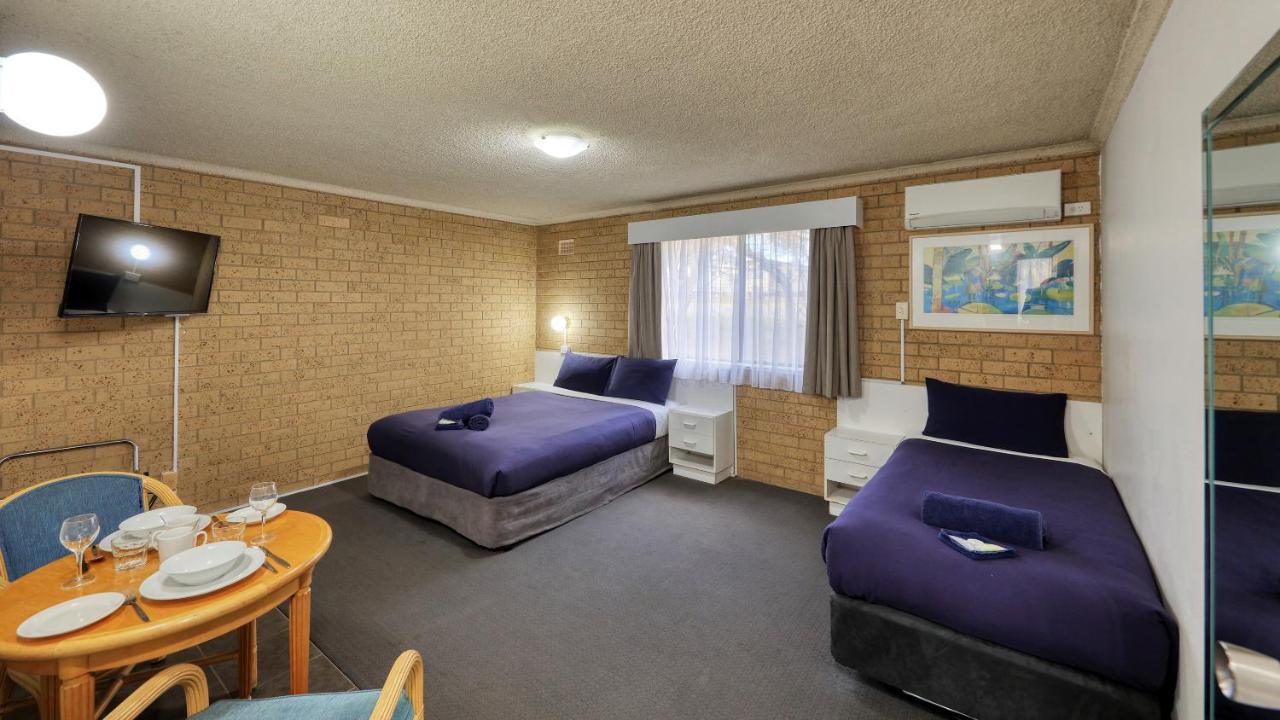 Hamilton Hume Motor Inn Yass Esterno foto